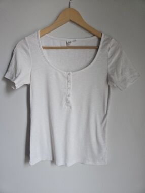 🎁 GAP White Scoop Neck Henley Short Sleeve Tee
